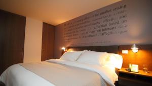 Ένα ή περισσότερα κρεβάτια σε δωμάτιο στο Sites Hotel