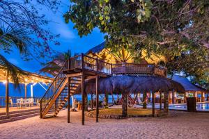 a tree house on the beach at night at Hotel Isla del Encanto in Barú