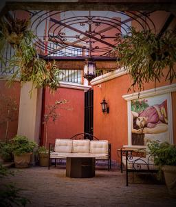 Uma área de estar em Nino Hotel Boutique