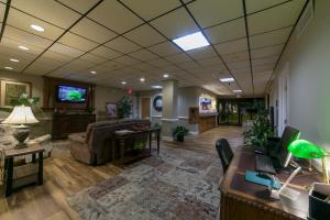 an office lobby with a couch and a desk at Moncks Corner Inn in Moncks Corner
