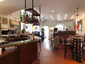 ห้องอาหารหรือที่รับประทานอาหารของ Albergo Cavallino s'Rössl