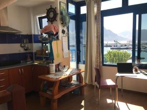 Η κουζίνα ή μικρή κουζίνα στο CasaPello SEAVIEW