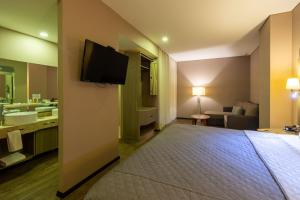 Un televizor și/sau centru de divertisment la Hotel Glow Point - Mulza