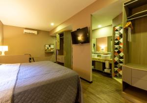 Un televizor și/sau centru de divertisment la Hotel Glow Point - Mulza