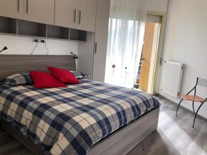 A bed or beds in a room at Wally's House