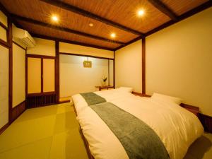 Shirakabe客房内的一张或多张床位