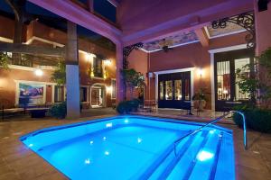 a swimming pool in the middle of a house at Nino Hotel Boutique in Asuncion