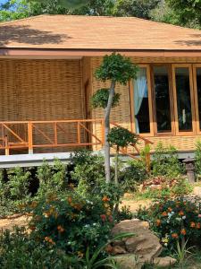 Zahrada ubytování Thiwson Beach Resort - SHA Extra Plus