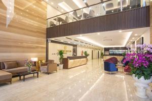 Lobi atau kawasan kaunter penerimaan di Western Skyline Hotel