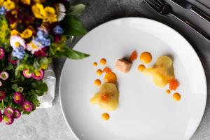Jedlo v ubytovaní bed & breakfast alebo blízkom okolí