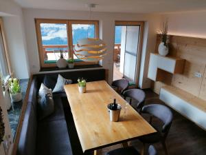a living room with a wooden table and chairs at Ferienwohnung La-Wurm in Hart im Zillertal