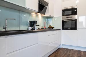 Kuchyňa alebo kuchynka v ubytovaní Iva Apartment