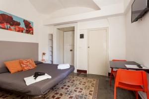 a small bedroom with a bed and a desk at Da Gianni e Lucia Rooms with bathroom in the city center in Catania