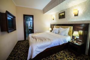 Postel nebo postele na pokoji v ubytování Grand Hotel Orient Braila