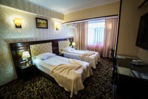 Postel nebo postele na pokoji v ubytování Grand Hotel Orient Braila