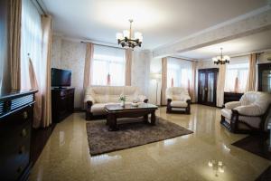 TV a/nebo společenská místnost v ubytování Grand Hotel Orient Braila