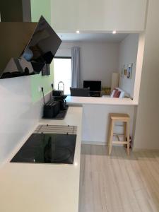 A kitchen or kitchenette at Blue Elegance City Center Heraklion Apartment