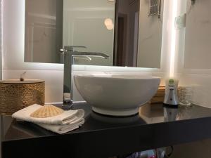 A bathroom at Blue Elegance City Center Heraklion Apartment