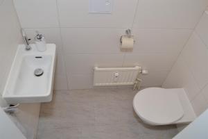 Łazienka w obiekcie Ferienwohnung mit Seeblick, Unterach am Attersse