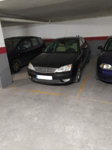 un grupo de coches estacionados en un garaje en Casa Rural Azahar, en Priego de Córdoba