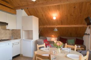 Gallery image of Meije 9 - BEL APPART 4P 2 CHAMBRES DOMAINE ALPE D'HUEZ SKI in Villard-Reculas