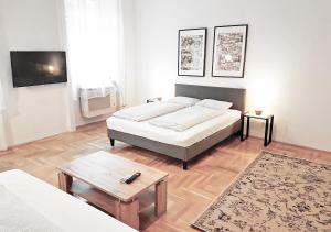 Postel nebo postele na pokoji v ubytování Luxury new cozy flat at Dob street nearby Gozsdu court