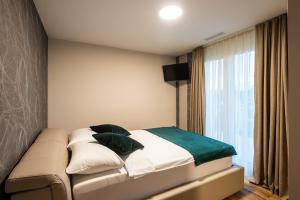 a bedroom with a bed and a window at The Gate Boutique Hotel Zürich in Glattbrugg