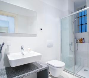 Kúpeľňa v ubytovaní BASTINICA Superior Apartment, OLD TOWN in City CENTER