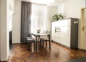 Kuchyňa alebo kuchynka v ubytovaní BASTINICA Superior Apartment, OLD TOWN in City CENTER