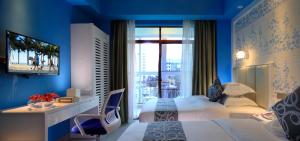 TV a/nebo společenská místnost v ubytování Care Hotel Coast Collection