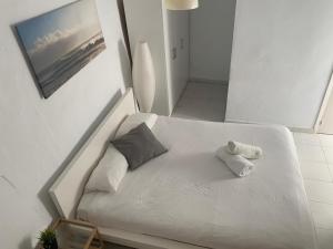 Posteľ alebo postele v izbe v ubytovaní Easy Nerja Beach House