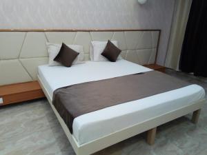 a bedroom with a large white bed with two pillows at Milsaa Studio in Cairo