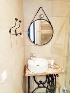 Maison de Ville typique Mentonnaise tesisinde bir banyo