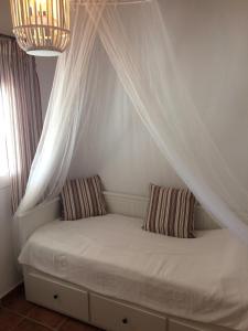 Giường trong phòng chung tại Casablanca
