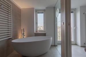 A bathroom at LAMIA MATERA 11