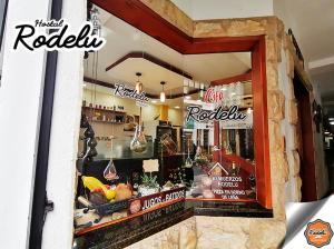a store window of a restaurant with a food counter at Hotel Rodelu in Latacunga