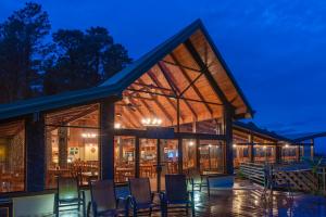 Restoran või mõni muu söögikoht majutusasutuses Arenal Observatory Lodge & Trails