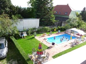 Bazén v ubytovaní Joker Villa Apartmanhaus alebo v jeho blízkosti