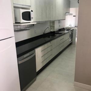 Køkken eller tekøkken på B Camboriú Praia, Amplo, Confortável e Econômico