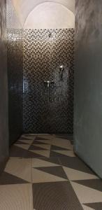 een badkamer met een douche en een tegelvloer bij Stella Sky in Ljubljana