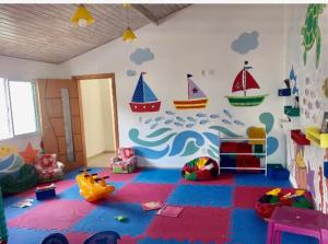 Børneklubben på Apartamento aconchegante vista mar e piscina em cond de Arraial do Cabo