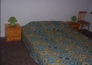 Una cama o camas en una habitación de Nepi Hotell
