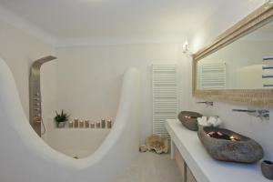 Koupelna v ubytování Paros Butterfly Villas