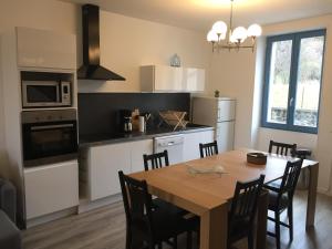 Η κουζίνα ή μικρή κουζίνα στο Gîte du rocher +31 φωτογραφίες