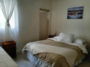 Кровать или кровати в номере Hostal Los Castaños