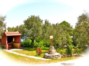 Gallery image of Kyra's Paradise in Potistika +32 photos