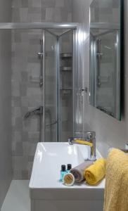 Vannituba majutusasutuses Mgarr Waterfront Cosy Apartment 2 by Ghajnsielem Gozo