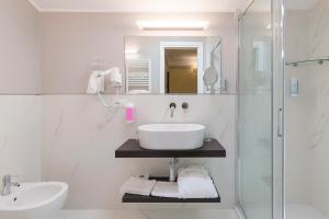 a bathroom with a sink, toilet and bathtub at Grand Hotel Tettuccio in Montecatini Terme