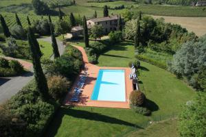 Vista de la piscina de Podere Fignano, holiday home - apartments, renovated 2024 o alrededores