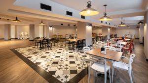 Restoran või mõni muu söögikoht majutusasutuses KOMOREBI BAKURIANI RESORT